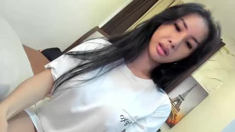 Snapshot of reevasavage chatting on 03/10/25, 03:30 Amari online show from 03/10/25, 03:30