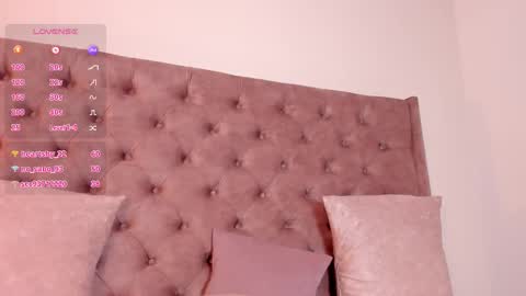 Snapshot of regina_noctixx chatting on 10/27/25, 08:18 Regina online show from 10/27/25, 08:18