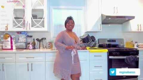 Snapshot of reginabanx chatting on 12/14/25, 11:31 reginabanx online show from 12/14/25, 11:31