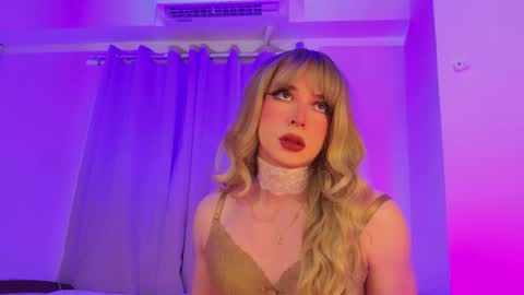 Snapshot of reginarose chatting on 10/20/25, 05:08 reginarose online show from 10/20/25, 05:08