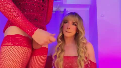 Snapshot of reginarose chatting on 11/27/25, 01:18 reginarose online show from 11/27/25, 01:18