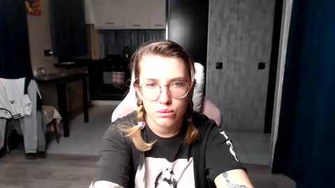 Regina online show from 09/18/25, 12:01