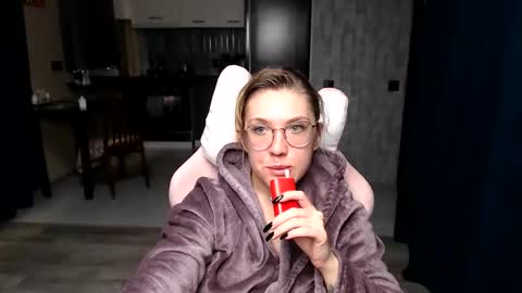 Regina online show from 09/29/25, 01:38