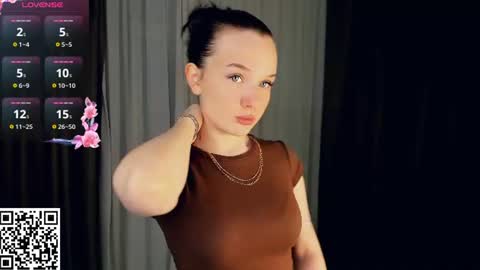 Snapshot of reginiasaccone chatting on 06/17/26, 06:42 Emily - online show from 06/17/26, 06:42