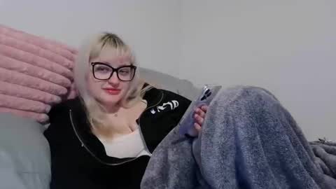 reiannmay online show from 11/19/25, 04:23