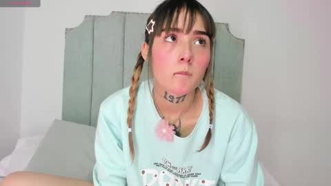 Reika  online show from 10/04/25, 03:43