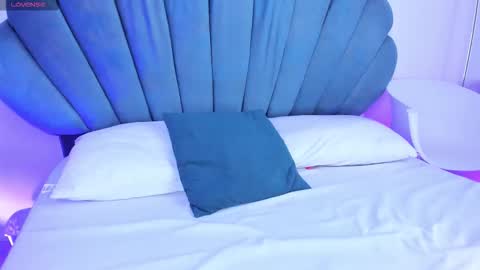 Reika  online show from 10/10/25, 03:11