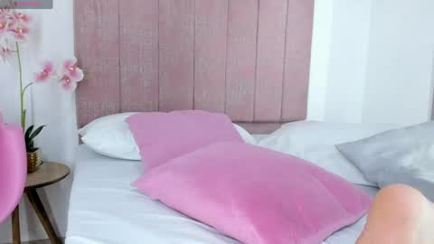 Reika  online show from 04/15/26, 03:57