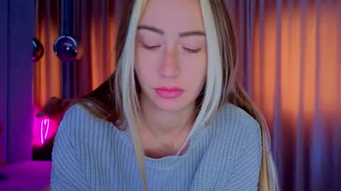 Snapshot of reina_cummings chatting on 10/28/25, 06:50 reina cummings online show from 10/28/25, 06:50