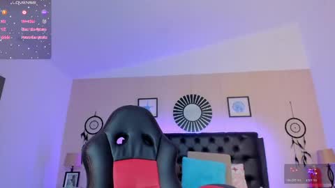 reina_loren online show from 05/25/26, 09:10