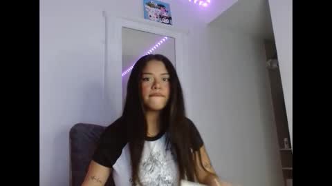 reina_reina online show from 09/30/25, 02:05