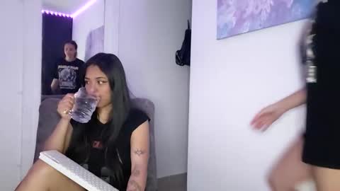 reina_reina online show from 03/25/26, 03:34