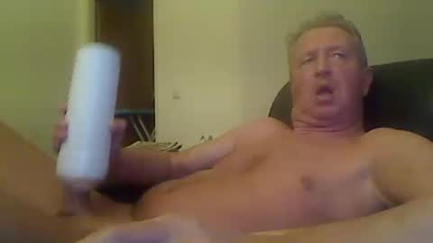 reini7211 online show from 10/16/25, 12:22