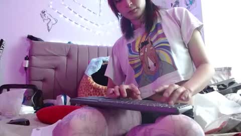 Snapshot of reiv_femboy chatting on 12/05/25, 08:27 reiv_femboy online show from 12/05/25, 08:27