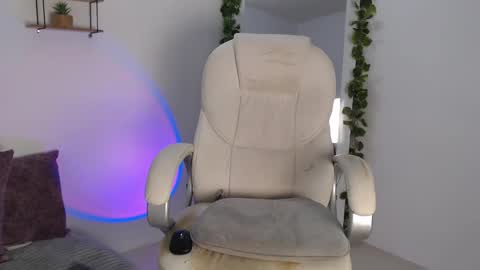 Erika online show from 12/05/24, 02:09