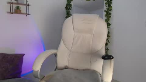 Erika online show from 12/10/24, 02:48