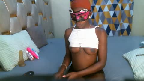 remmyqueen online show from 04/21/26, 01:42