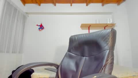 Snapshot of remy_sten chatting on 11/22/25, 01:37 Rmy Steen online show from 11/22/25, 01:37