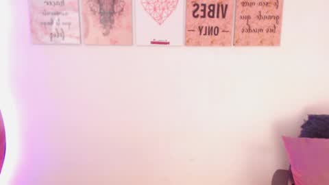 Snapshot of renata_ruiz chatting on 12/07/24, 04:31 online show from 12/07/24, 04:31