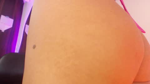 Snapshot of renata_ruiz chatting on 01/07/25, 06:59 online show from 01/07/25, 06:59