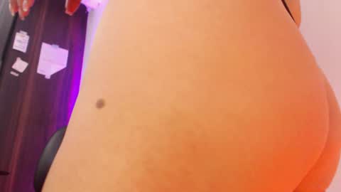 Snapshot of renata_ruiz chatting on 01/17/25, 08:13 online show from 01/17/25, 08:13