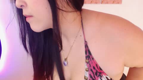 Snapshot of renata_ruiz chatting on 01/19/25, 04:12 online show from 01/19/25, 04:12