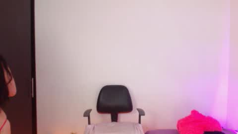 Snapshot of renata_ruiz chatting on 10/06/25, 02:31 online show from 10/06/25, 02:31