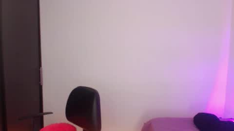 Snapshot of renata_ruiz chatting on 10/31/25, 04:02 online show from 10/31/25, 04:02