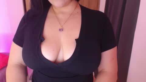 Snapshot of renata_ruiz chatting on 07/10/26, 02:49 online show from 07/10/26, 02:49