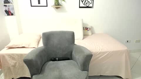 Snapshot of renata_salinas_1 chatting on 02/07/25, 12:53 Renata Salinas online show from 02/07/25, 12:53