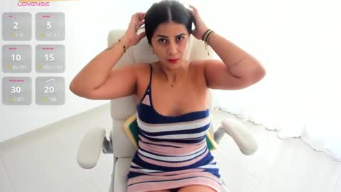 Snapshot of renata_t_ chatting on 01/27/25, 08:17 RENATA online show from 01/27/25, 08:17