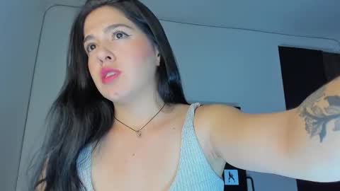 Snapshot of renatajones7 chatting on 11/16/25, 06:30 Renata online show from 11/16/25, 06:30