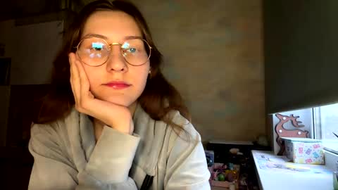 Mia online show from 04/06/26, 03:13