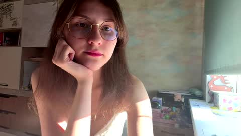 Mia online show from 04/09/26, 01:16