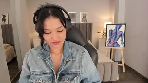 Snapshot of renee_shelby_ chatting on 12/04/24, 12:19 Renee Shelby online show from 12/04/24, 12:19