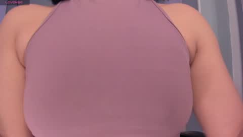 Snapshot of renee_shelby_ chatting on 02/09/25, 03:56 Renee Shelby online show from 02/09/25, 03:56