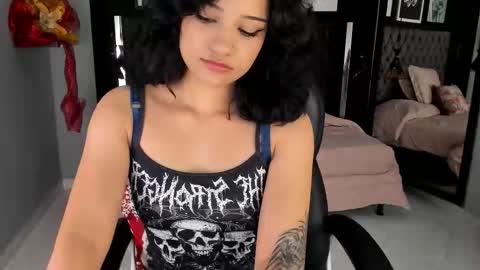 Snapshot of renee_shelby_ chatting on 12/22/25, 08:39 Renee Shelby online show from 12/22/25, 08:39