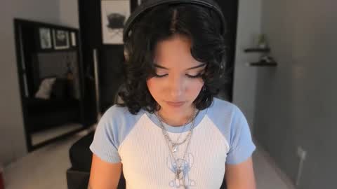 Snapshot of renee_shelby_ chatting on 01/06/26, 08:23 Renee Shelby online show from 01/06/26, 08:23