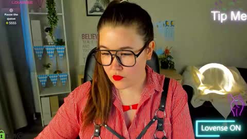 renee_turner online show from 10/01/25, 09:37