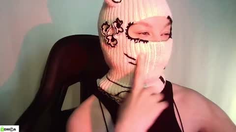 Renesme White Im here from Monday to Friday online show from 05/01/26, 02:05