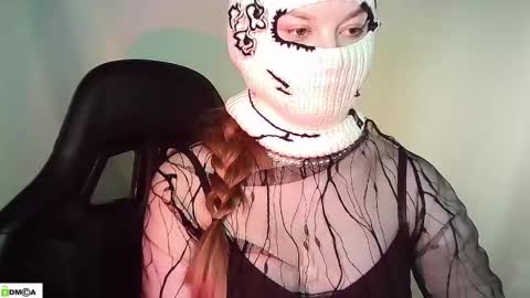 Renesme White Im here from Monday to Friday online show from 05/18/26, 04:07