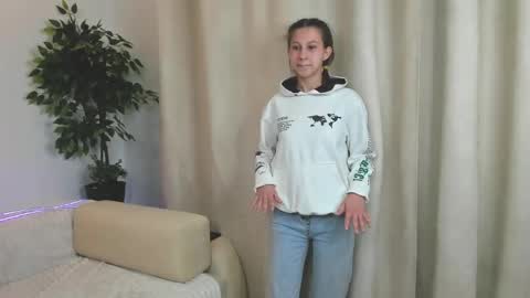 Snapshot of renettaschmeling chatting on 05/09/26, 04:34 Christina online show from 05/09/26, 04:34