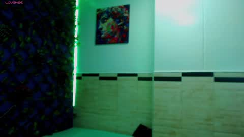 R E N E  online show from 02/12/25, 07:34