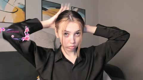 Elin online show from 12/08/24, 01:24