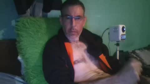 reyes_albert2006 online show from 11/23/25, 11:10