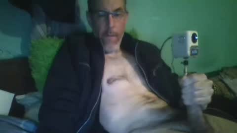 reyes_albert2006 online show from 12/14/25, 06:12