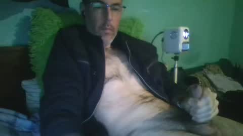 Snapshot of reyes_albert2006 chatting on 12/15/25, 06:39 reyes_albert2006 online show from 12/15/25, 06:39