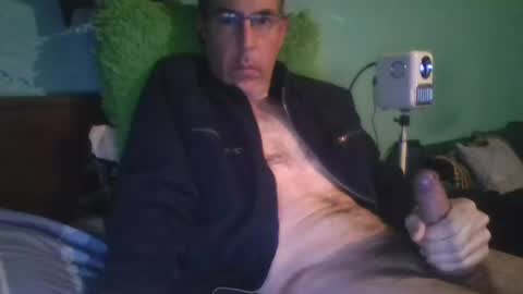 reyes_albert2006 online show from 12/22/25, 06:43