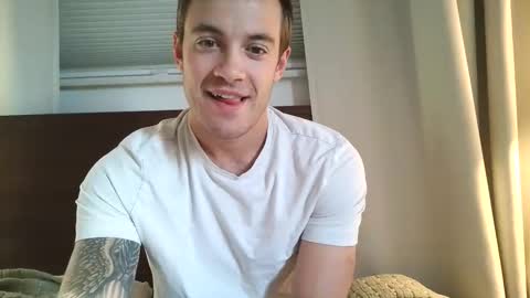 Snapshot of rguy114 chatting on 12/14/25, 01:49 Ryan online show from 12/14/25, 01:49