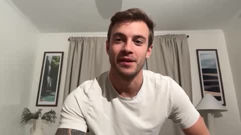 Snapshot of rguy114 chatting on 12/15/25, 02:21 Ryan online show from 12/15/25, 02:21